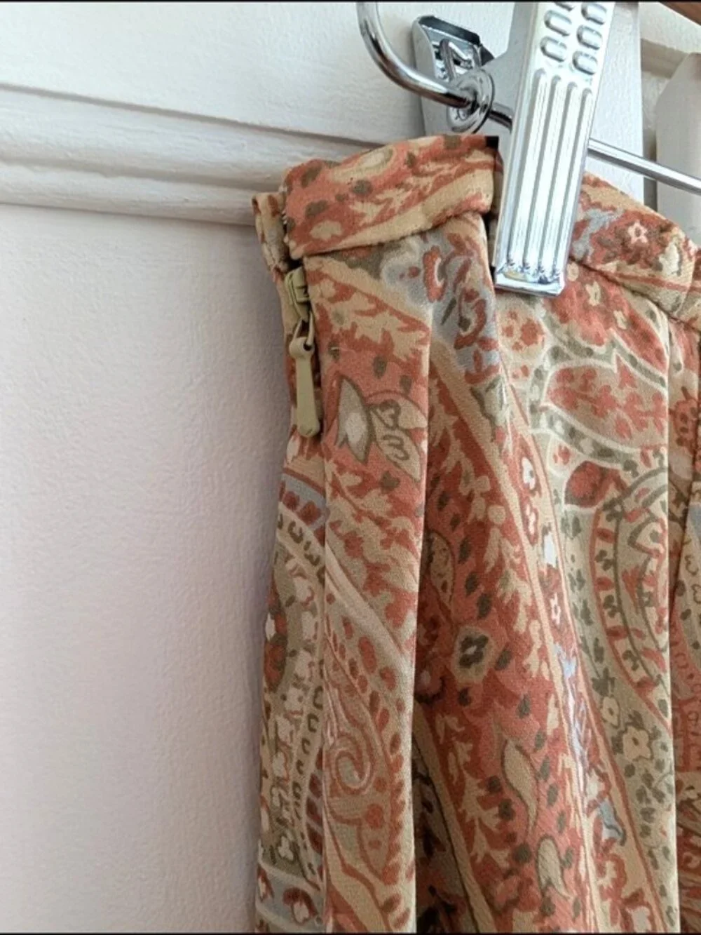 Like New Talbots 100% Silk Faux Wrap Paisley Skirt‎ Size 8